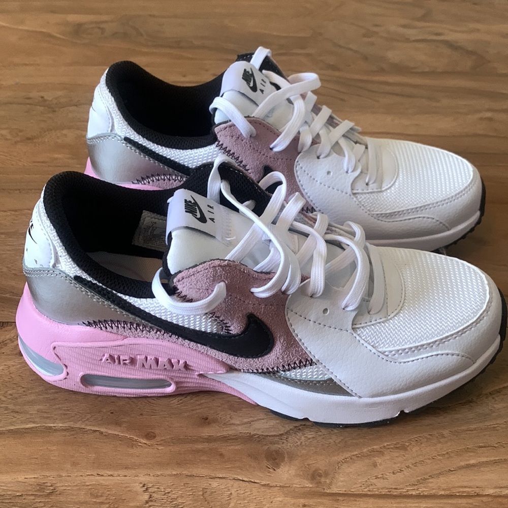 NEW IN BOX NIKE AIR MAX EXCEE